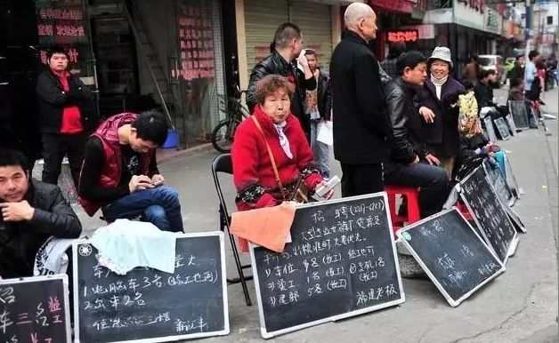 CQ9电子 CQ9传奇电子月薪8000元也招不到人！布老板是真“慌”了