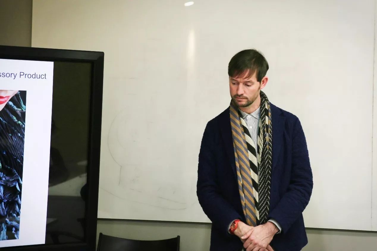 英国巴斯斯巴大学时装与纺织品设计硕士专业课程主任Tim Parry-Williams走进”视觉-德稻实验班”CQ9电子 CQ9传奇电子(图2)