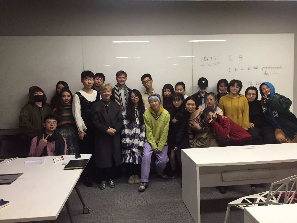 英国巴斯斯巴大学时装与纺织品设计硕士专业课程主任Tim Parry-Williams走进”视觉-德稻实验班”CQ9电子 CQ9传奇电子(图6)