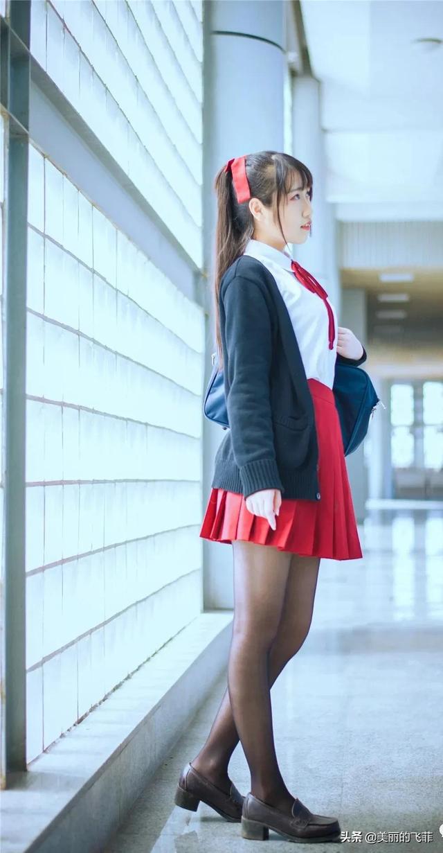 CQ9电子 CQ9传奇电子当在校园穿JK服装搭配黑色时那就是一股校园的清流