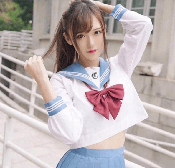 CQ9电子 CQ9传奇电子女主播JK服装大比拼蔡萝莉精致腐团儿撩人轩子年轻快10岁(图2)