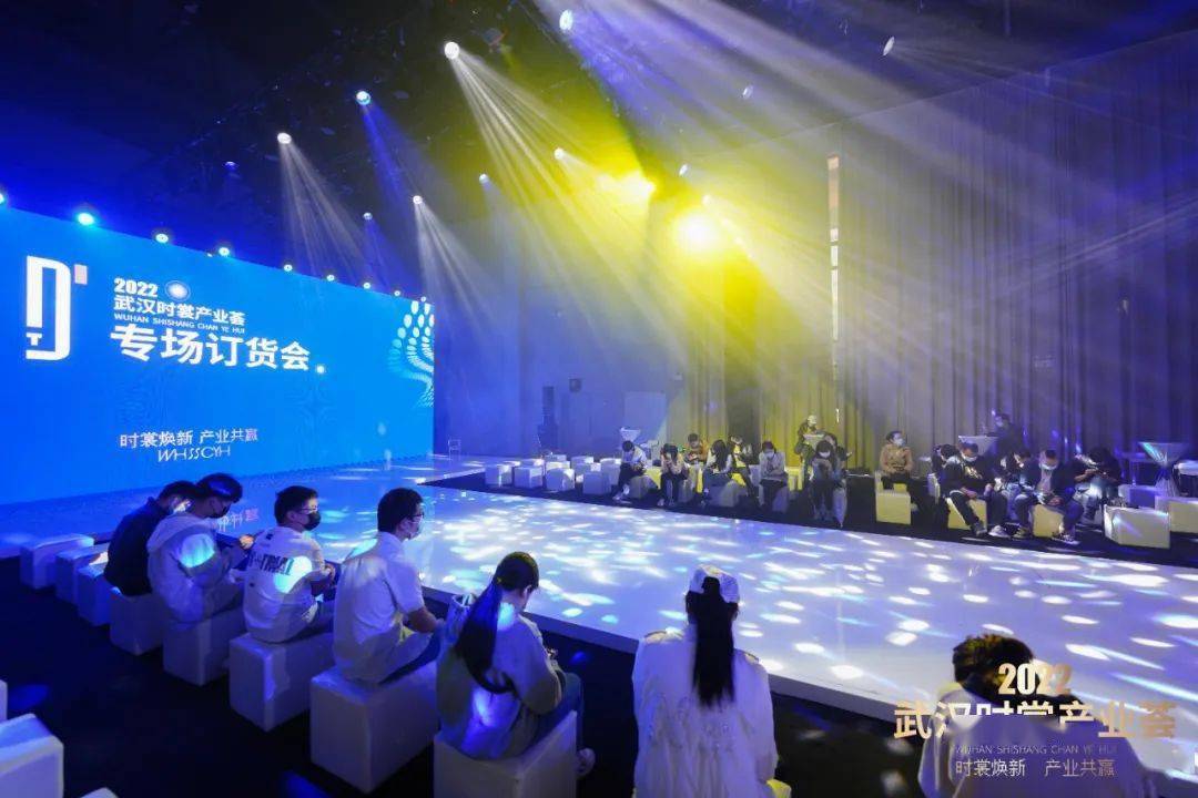 CQ9电子 CQ9传奇电子听说全武汉的时尚潮人昨天都来这了？(图16)