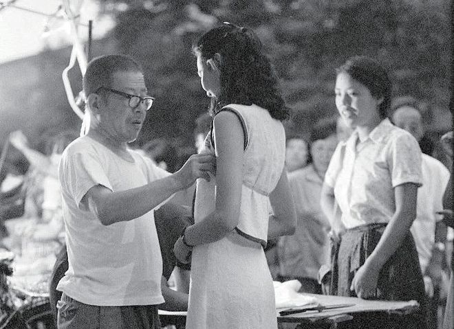 【杂CQ9电子 CQ9传奇电子志精选】创新燎原40年——中国人的云想“衣裳”花想容(图4)