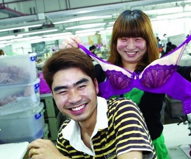 CQ9电子 CQ9传奇电子女性制衣厂的男人工资很高 却不敢告诉别人 就怕被耻笑(图2)