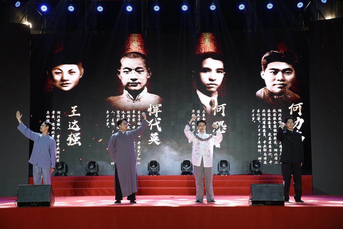 CQ9电子 CQ9传奇电子纺大500名青年学子演绎红色中国(图2)