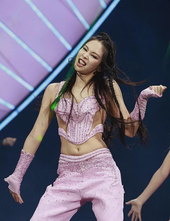 韩国女星衣服露侧乳引争议？侧面更加诱人网友：她一CQ9电子 CQ9传奇电子直很敢穿！