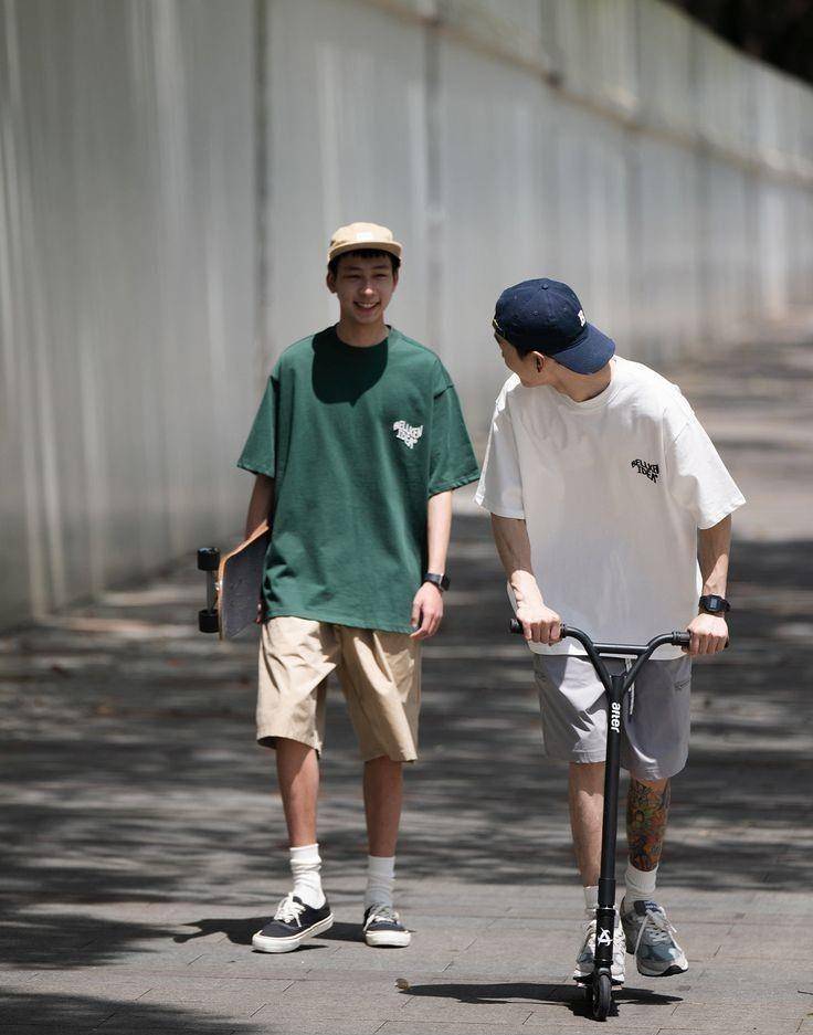 CQ9电子 CQ9传奇电子型男的入夏穿搭衣服种类不求多T恤和POLO衫要备好