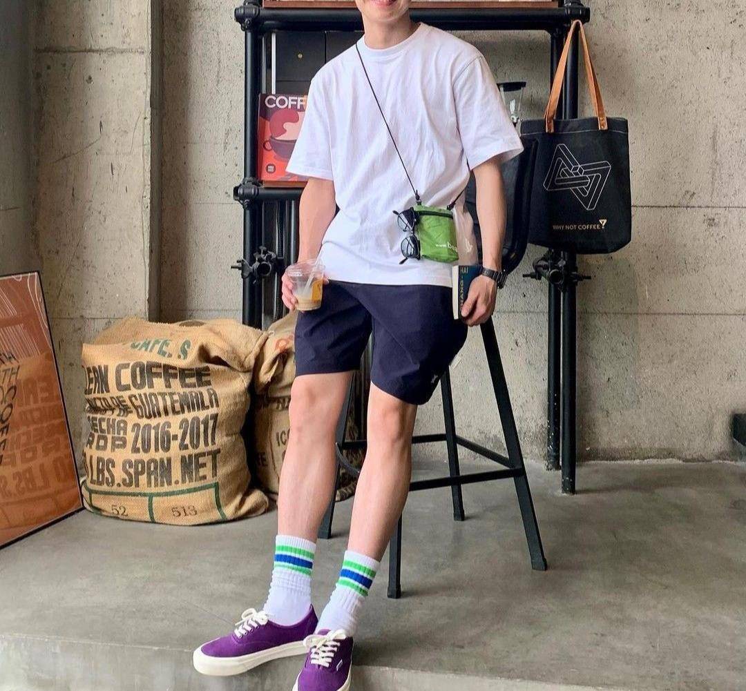 CQ9电子 CQ9传奇电子型男的入夏穿搭衣服种类不求多T恤和POLO衫要备好(图4)