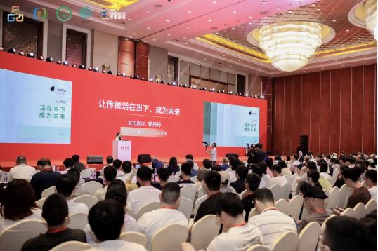 江南布衣受邀CQ9电子 CQ9传奇电子参加中国纺织服装品牌大