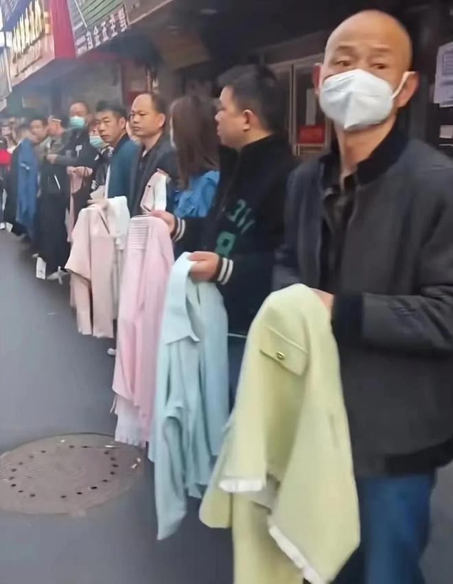 制CQ9电子 CQ9传奇电子衣厂月薪过万招工难老板招工一条街