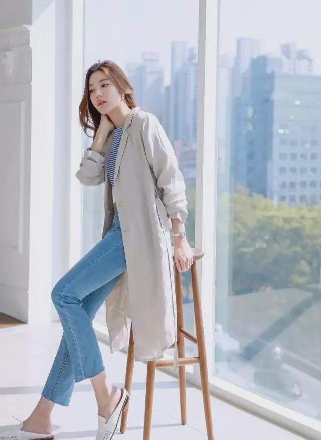 CQ9电子 CQ9传奇电子时装模特展示服装是拍摄坐姿好还是拍摄站姿好？(图3)