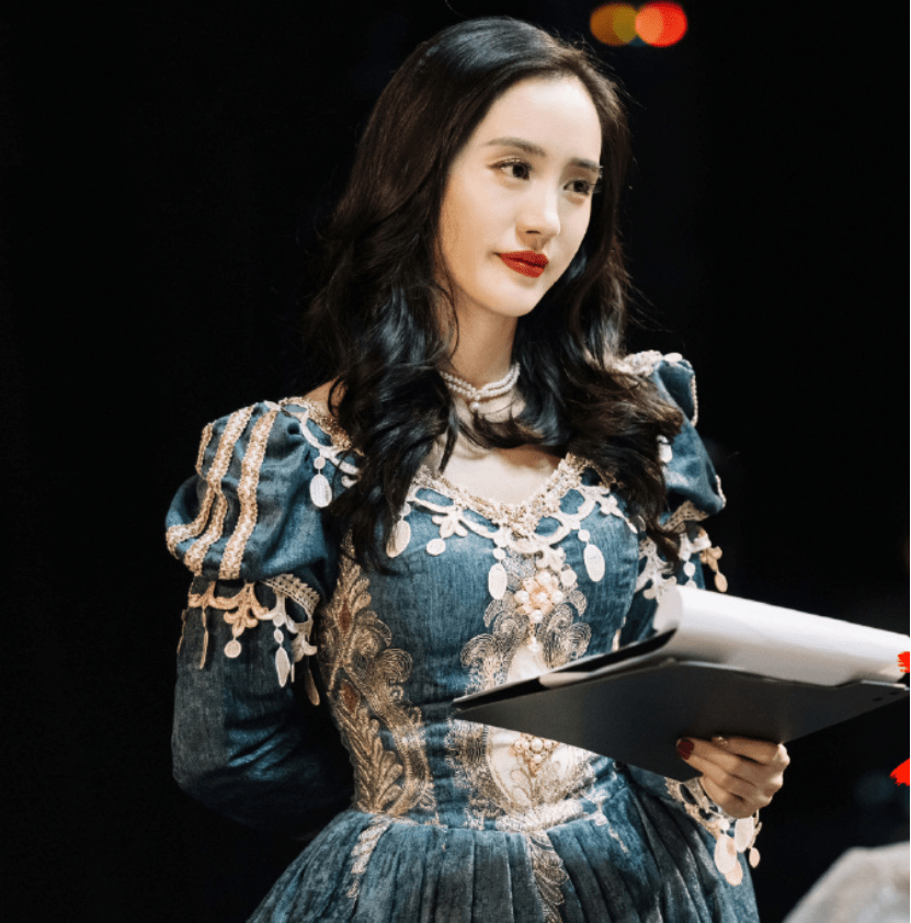 王智的百变服装穿搭风格真绝!从典雅裙子到精致西CQ9电子 C