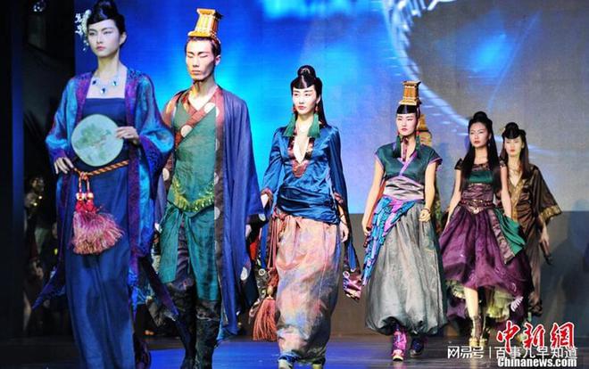 “新汉派”与传统服装产业：千亿市场的融合与升CQ9电子 CQ9传奇电子级(图4)