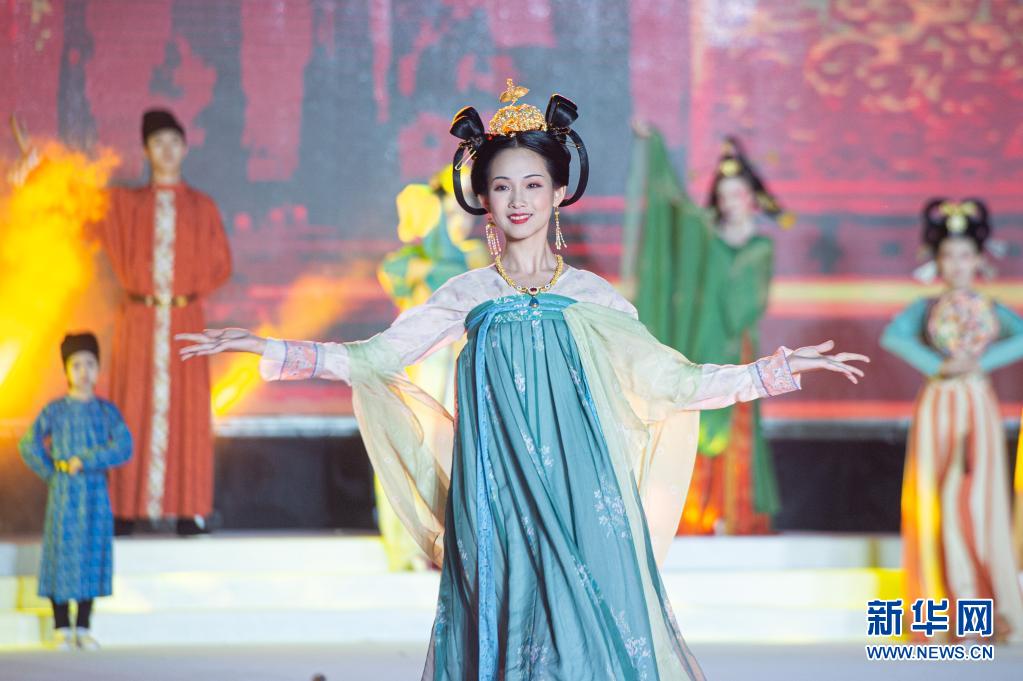 CQ9电子 CQ9传奇电子浙江杭州：夏夜里的亚运服饰秀(图4)