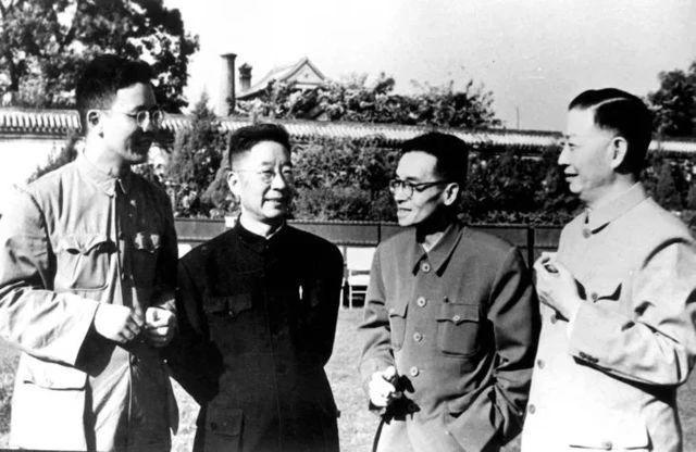 CQ9电子 CQ9传奇电子中山装和西装有什么区别？中山装的起源是什么？(图4)