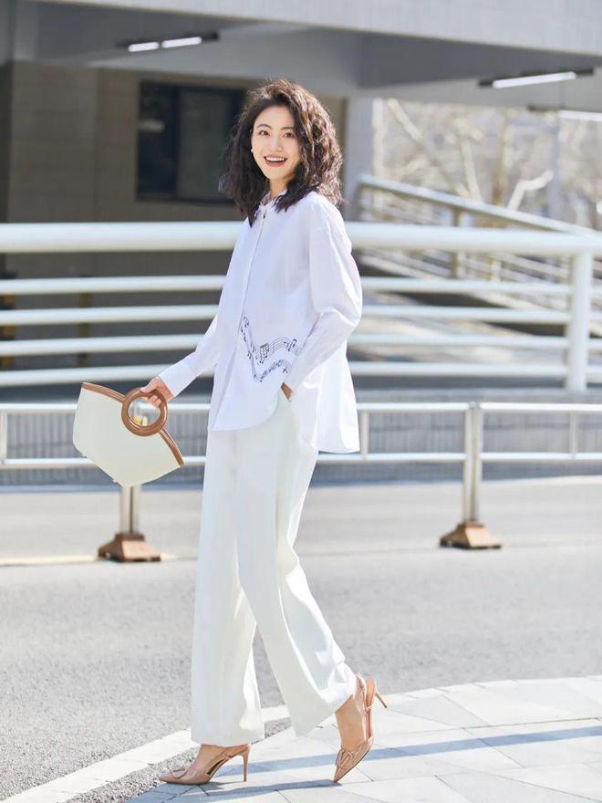 CQ9电子 CQ9传奇电子今年最好看的10件衣服百搭又高级(图9)