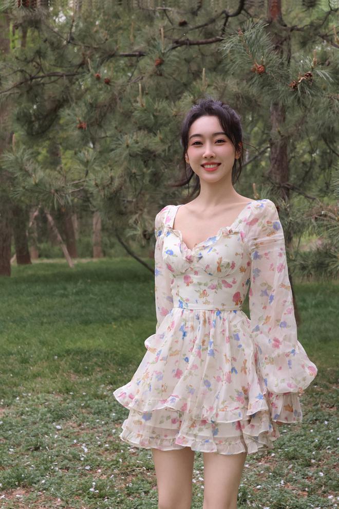 宣璐街拍组图JK裙青CQ9电子 CQ9传奇电子春迷人仙女裙浪漫甜美(图8)