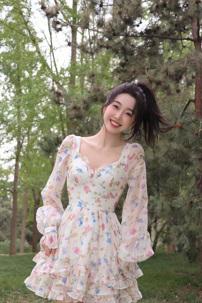 宣璐街拍组图JK裙青CQ9电子 CQ9传奇电子春迷人仙女裙浪漫甜美(图7)