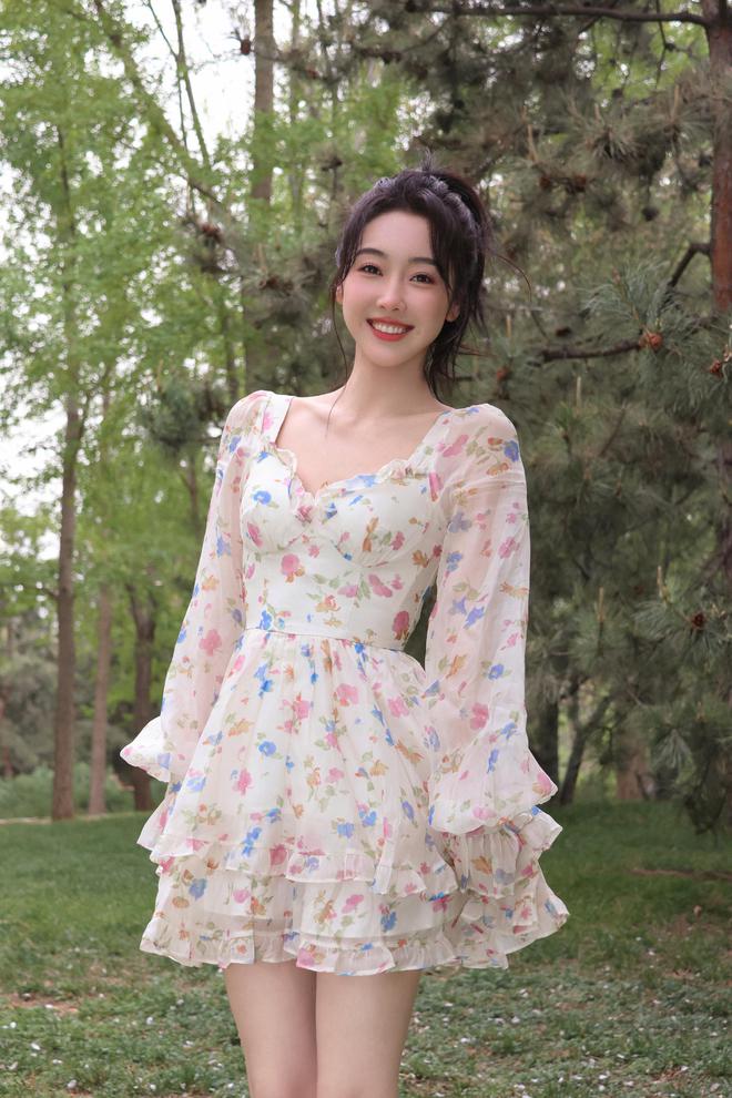 宣璐街拍组图JK裙青CQ9电子 CQ9传奇电子春迷人仙女裙浪漫甜美(图10)