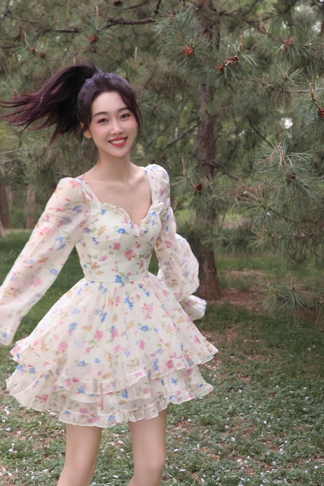 宣璐街拍组图JK裙青CQ9电子 CQ9传奇电子春迷人仙女裙浪漫甜美(图9)