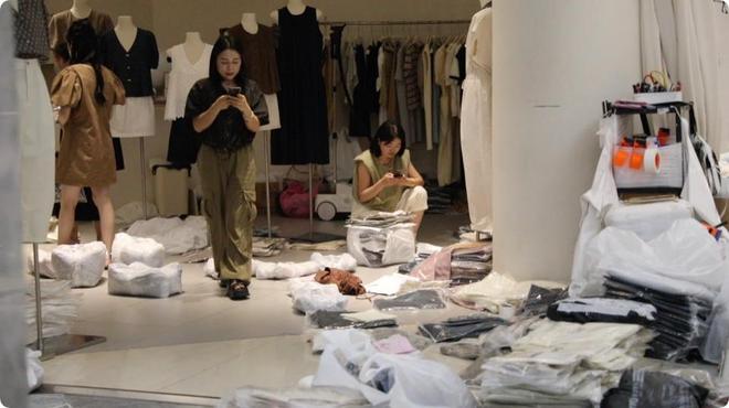 CQ9电子 CQ9传奇电子身处电商之城一家服装批发市场的坚守与转变(图4)