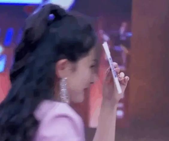 杨幂看杜淳脱衣CQ9电子 CQ9传奇电子服跳舞的表情(图3)