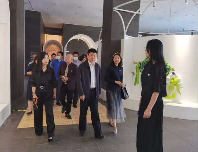 CQ9电子 CQ9传奇电子“走进时尚从业者 规范广告代言”主题活动走进北京服装学院时尚传播学院(图2)
