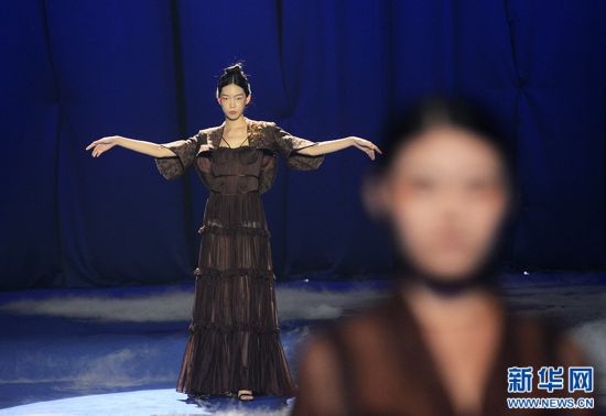 第四届中国服装品牌直播大会在郑州举行CQ9电子 CQ9传奇电子(图2)
