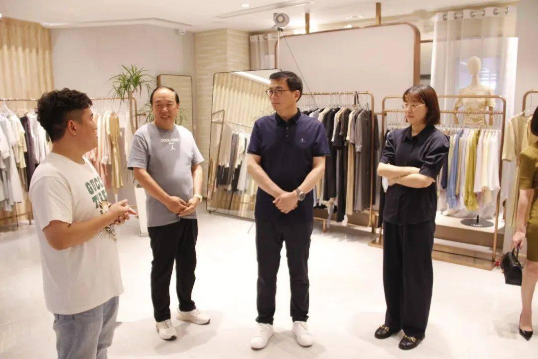 中国服装设计师协会参观走访服装企业共助许村产业发展CQ9电子 CQ9传奇电子(图2)