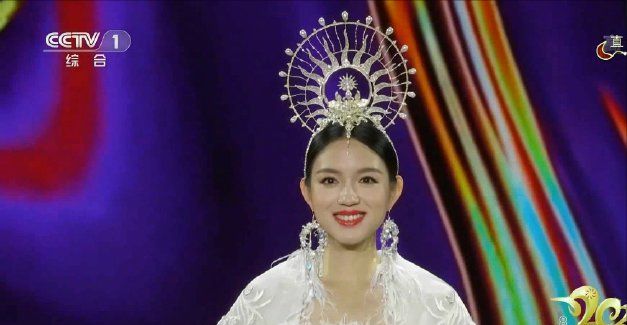 春晚时装走秀《CQ9电子 CQ9传奇电子山水霓裳》舞台特效像