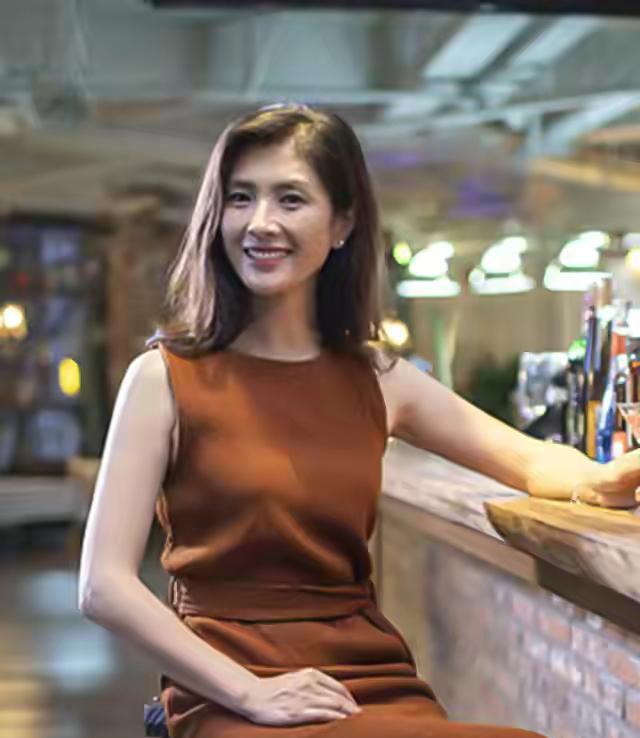 CQ9电子 CQ9传奇电子中年妇女穿衣秘诀：优雅大气最重要4个“穿搭法则”为气质加分