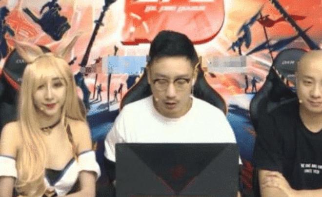 网红主播跳热辣舞蹈衣服太短露了‘’私处‘’直接就被封号了！CQ9电子 CQ9传奇电子(图4)