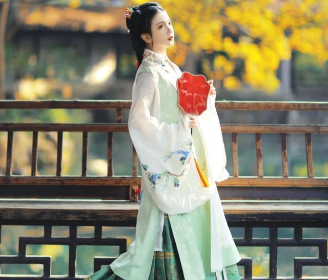 CQ9电子 CQ9传奇电子女子汉服的四个种类：明制汉服端庄儒雅曲裾典雅大气你爱哪种