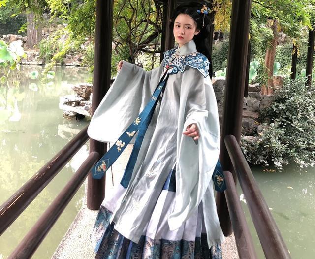 CQ9电子 CQ9传奇电子女子汉服的四个种类：明制汉服端庄儒雅曲裾典雅大气你爱哪种(图2)