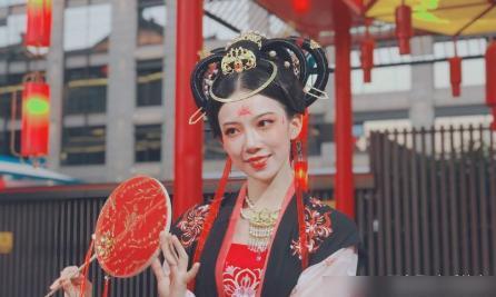 不倒翁小姐姐换CQ9电子 CQ9传奇电子新职业新服饰站在梦寐以求的舞台上跳舞！(图2)