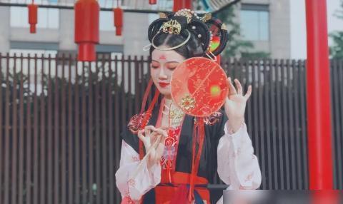 不倒翁小姐姐换CQ9电子 CQ9传奇电子新职业新服饰站在梦寐以求的舞台上跳舞！(图3)