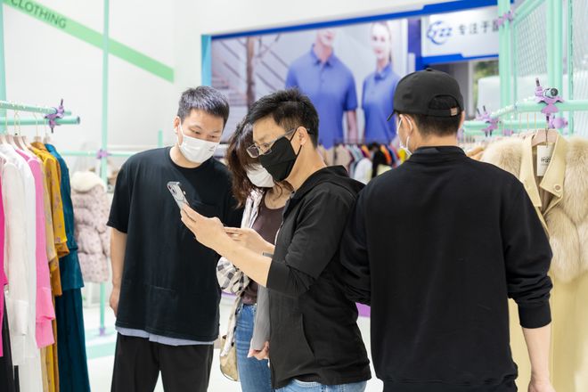 CQ9电子 CQ9传奇电子产业互联、精准对接——“中国服装好设计”亮相2023虎门服交会(图6)