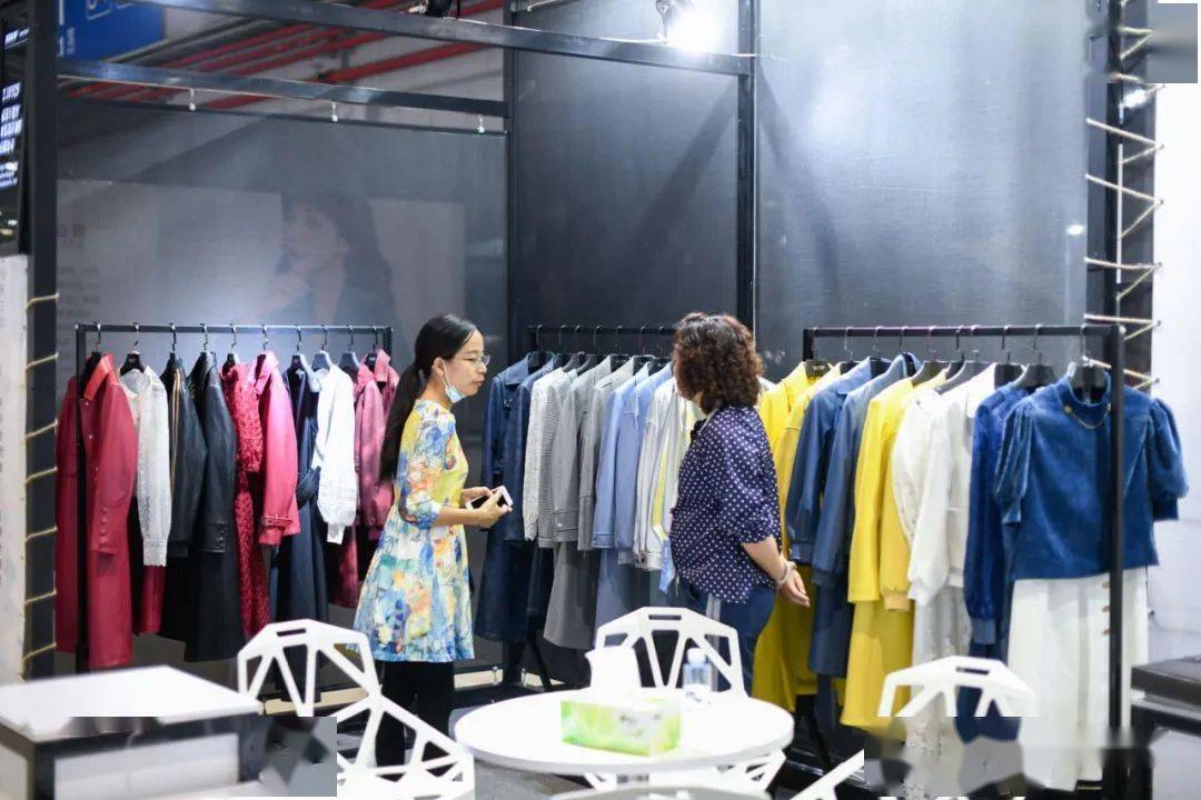 看点 匠心铸就优质产品 “新汉派”服装从“新”出击CQ9电子 CQ9传奇电子(图3)