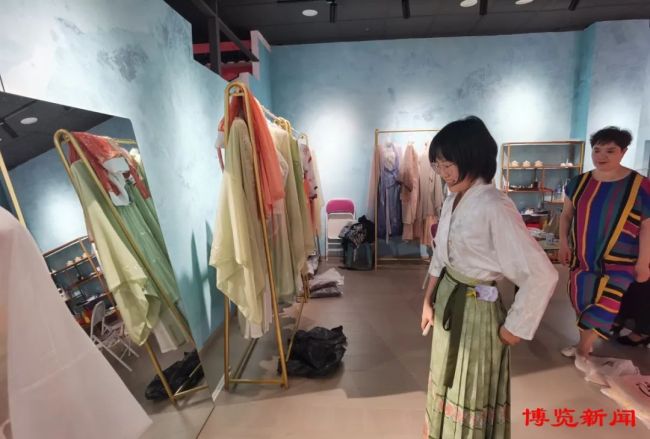 CQ9电子 CQ9传奇电子打造汉服全产业链——淄博淄川服装城​转型进行时(图3)