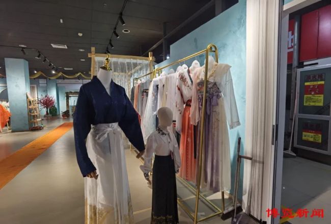 CQ9电子 CQ9传奇电子打造汉服全产业链——淄博淄川服装城​转型进行时(图6)