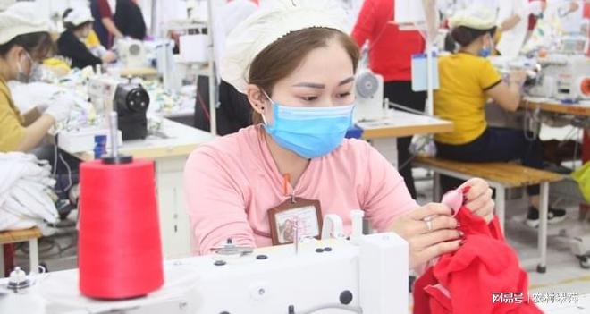 CQ9电子 CQ9传奇电子服装工人被认为是辛苦压力大工资不高没有满足工人的需求(图2)