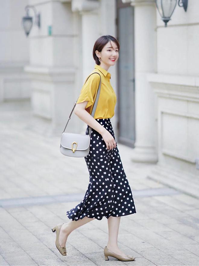 CQ9电子 CQ9传奇电子今夏穿这6件衣服好看又高级(图2)