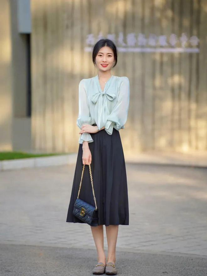 CQ9电子 CQ9传奇电子今夏穿这6件衣服好看又高级(图6)