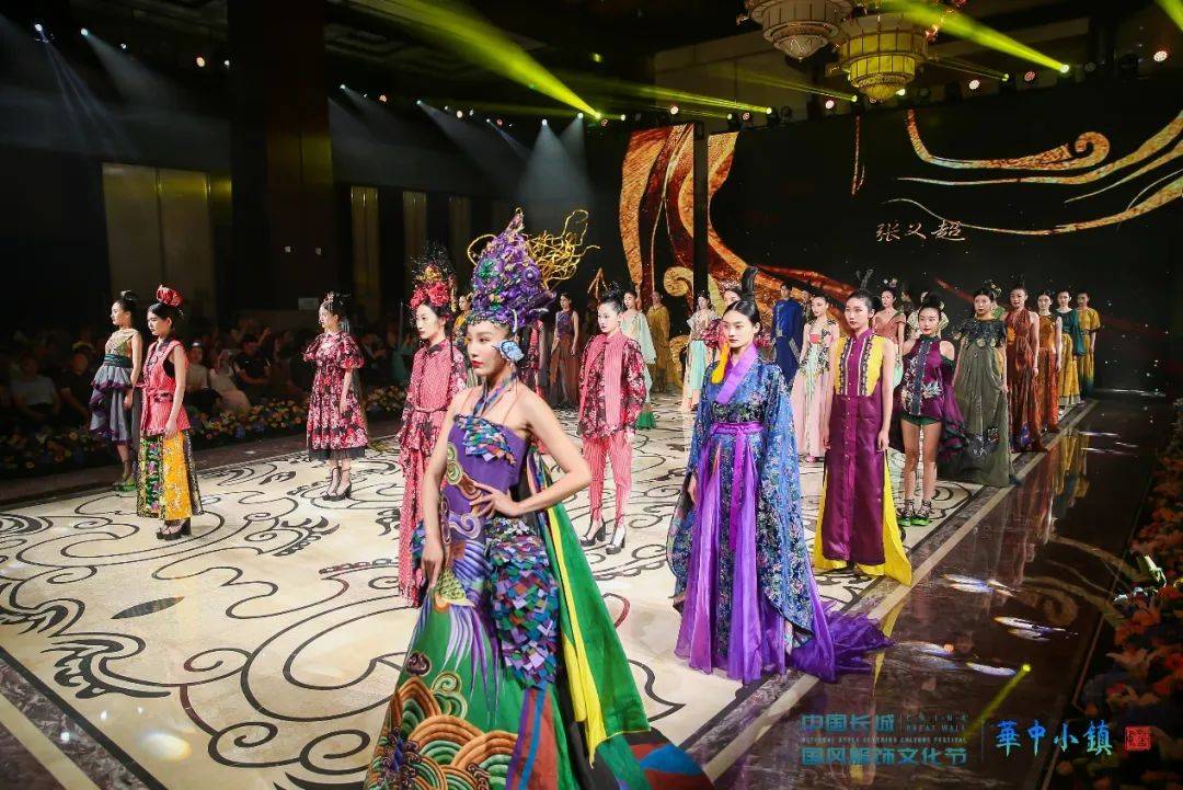 何以国风？服装行业聚焦文旅服饰产业高质量CQ9电子 CQ9传奇电子发展(图6)