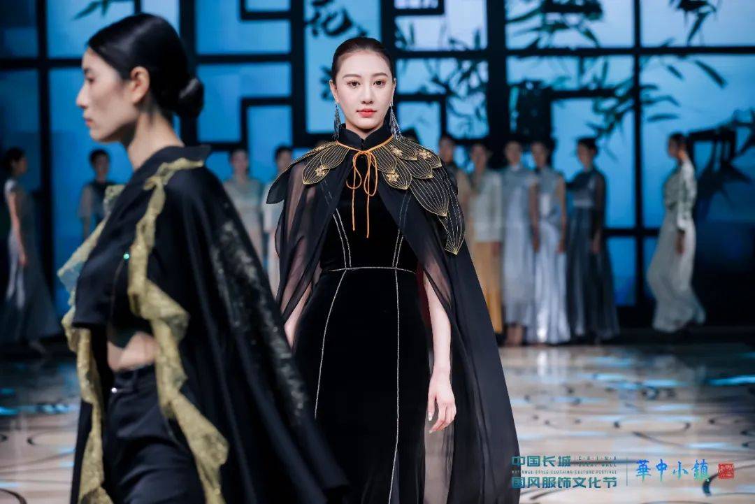 何以国风？服装行业聚焦文旅服饰产业高质量CQ9电子 CQ9传奇电子发展(图7)