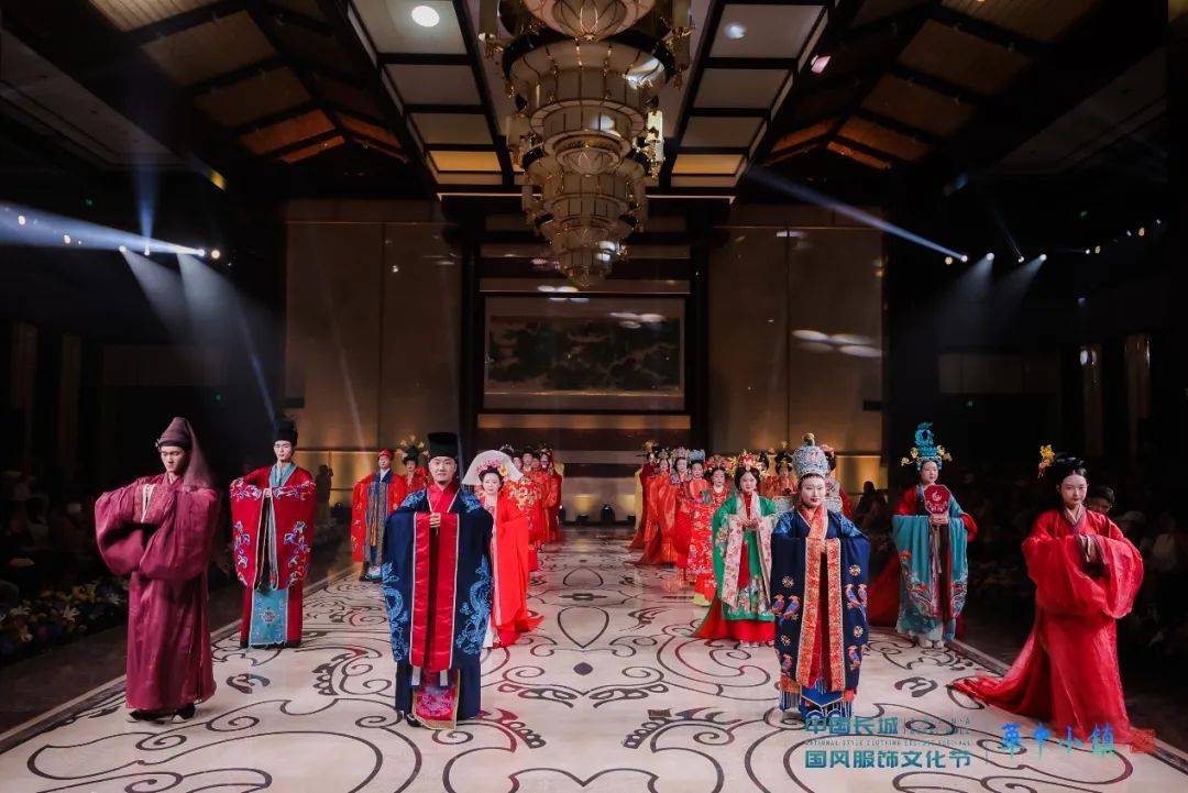 何以国风？服装行业聚焦文旅服饰产业高质量CQ9电子 CQ9传奇电子发展(图11)