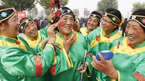 CQ9电子 CQ9传奇电子广场舞大妈造型闪瞎你的双眼(图5)