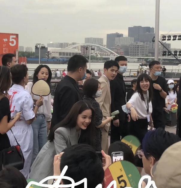 CQ9电子 CQ9传奇电子看完这场土到爆炸的顶级时装秀我窒息了(图5)