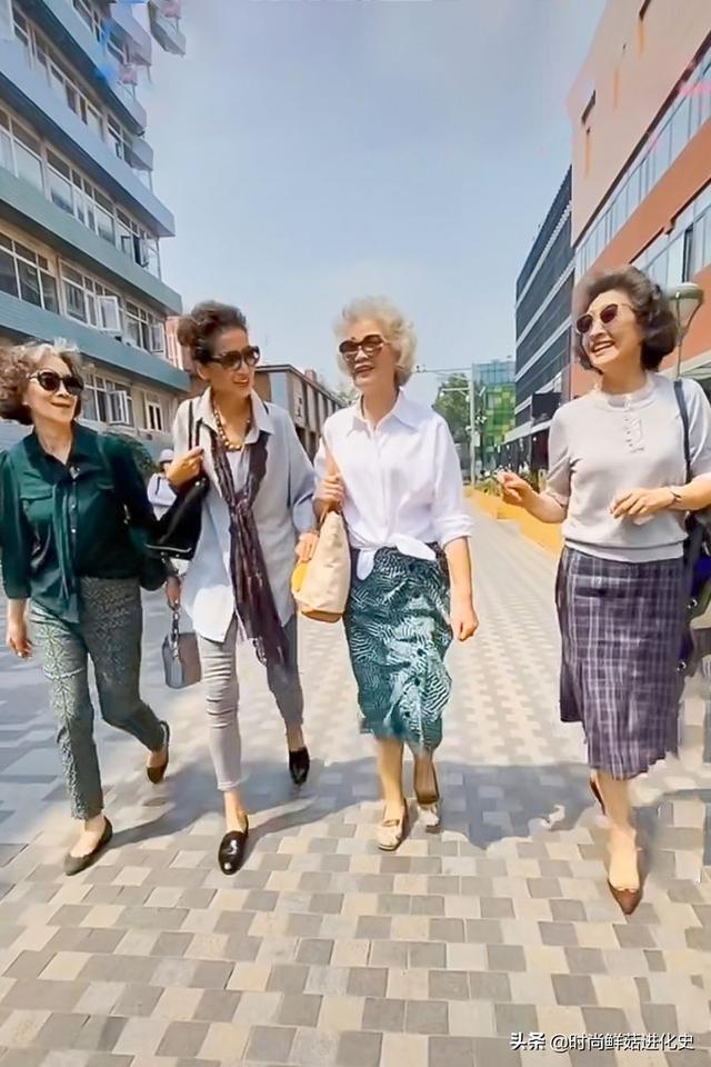 谁说中国大妈不时髦？这群65岁的老年人时尚打扮比年轻人还会穿CQ9电子 CQ9传奇电子(图9)