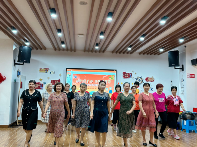 优雅穿搭、自信展现海岛妇女呈现了一场精彩的时尚服装秀！CQ9电子 CQ9传奇电子